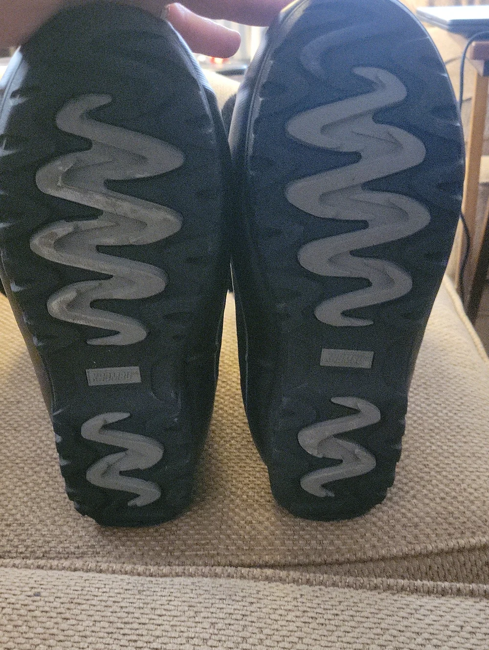 Khombu brand Women's Black Faux Fur Lace-Up Winter Boots Size 11